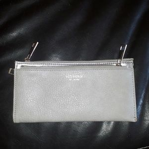 Accessorize card and change holder